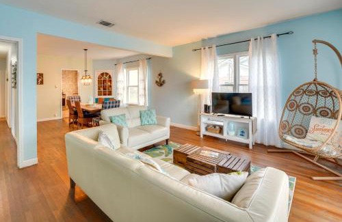 Bay Area House | Vintage Corpus Christi Home - 2 Blocks From Beach!