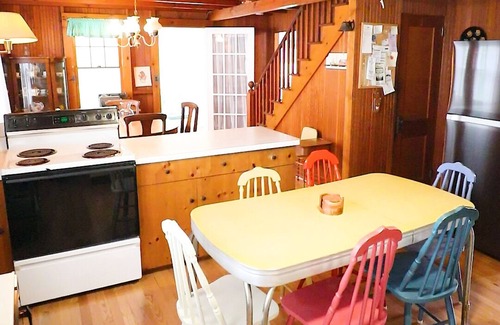 Old Lyme House | Vintage Cottage by the Sea - Walking Distance to the Beach - Old Lyme