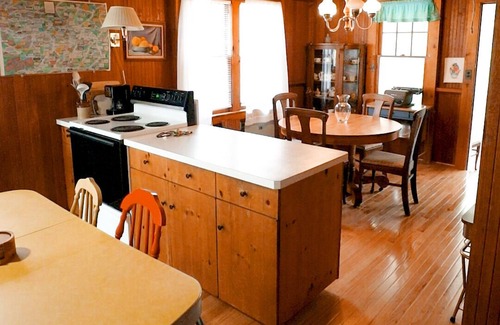 Old Lyme House | Vintage Cottage by the Sea - Walking Distance to the Beach - Old Lyme