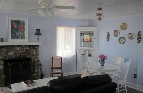 North Fork Other | Vintage farm house in the Sierra Foothills, minutes from Bass Lake and Yosemite