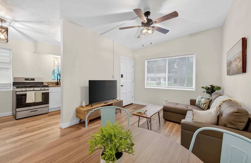 Port Orange Apartment | Vintage Florida Pet-Friendly Retreat