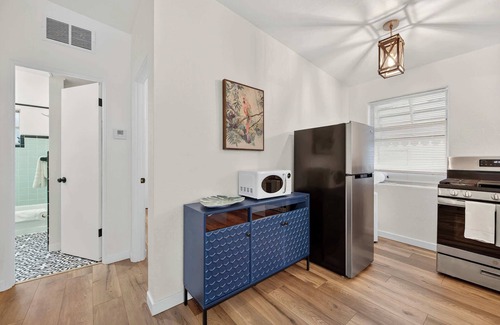 Port Orange Apartment | Vintage Florida Pet-Friendly Retreat