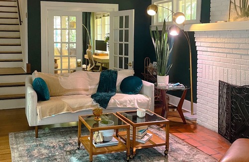 Deer Park House | Vintage gem in the Highlands for group getaways with private workspace