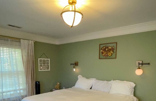 Deer Park House | Vintage gem in the Highlands for group getaways with private workspace