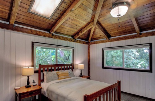 Kehena House | Vintage Hawaii Home 1 Minute Walk To Kehena Beach