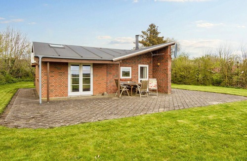 Struer Municipality House | Vintage Holiday Home in Struer near Open Field