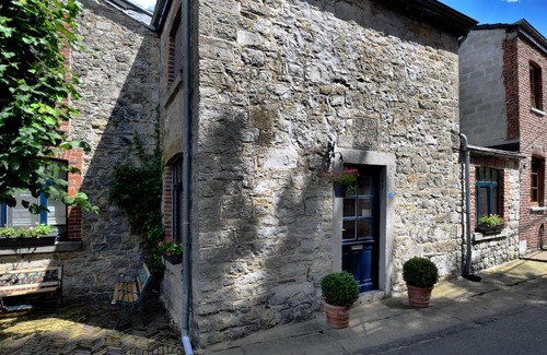 Sy House | Vintage Holiday Home in Verlaine-Sur-Ourthe with Valley View
