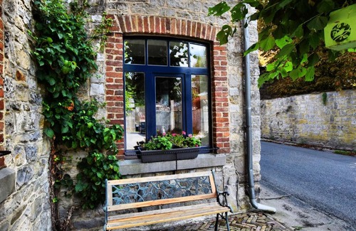 Sy House | Vintage Holiday Home in Verlaine-Sur-Ourthe with Valley View