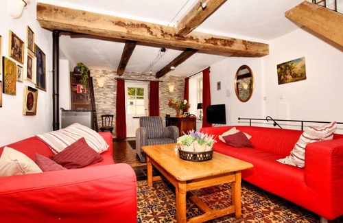 Sy House | Vintage Holiday Home in Verlaine-Sur-Ourthe with Valley View