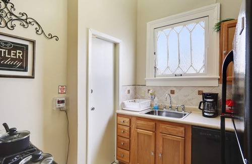 Treme Apartment | Vintage Home near French QTRS 40% Off Summer