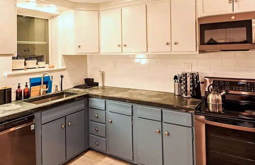 Allentown House | Vintage Home Near PPL/Dorney/SKI/Bethleham + DeSales University & More