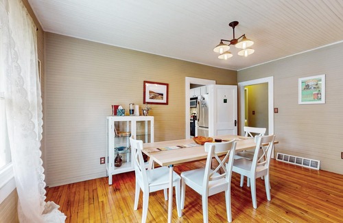 Fletcher House | Vintage home with modern updates - near Biltmore, Chimney Rock & Lake Lure