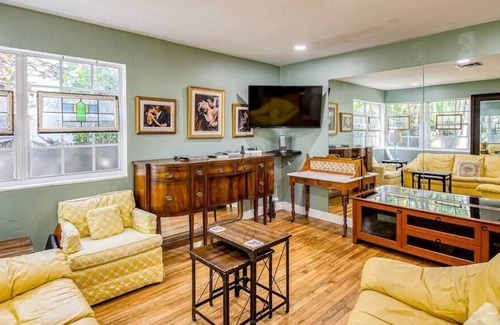 Old Northwood Historic District House | Vintage Hot - 7 min drive to beach!