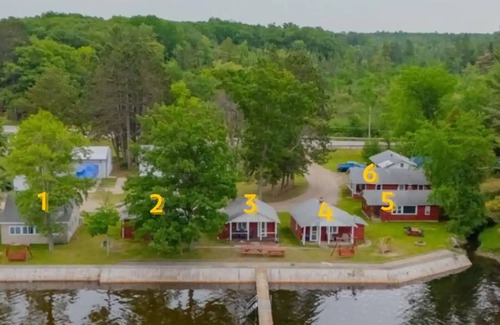Prudenville Cabin | Vintage Lakefront Log Cabin #2nn