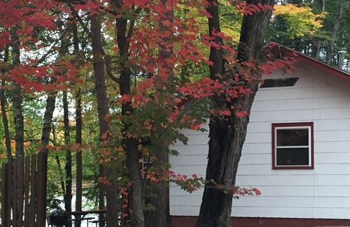 Phillips Cottage | Vintage Lakeside Cottage on Long Lake ~ Linden