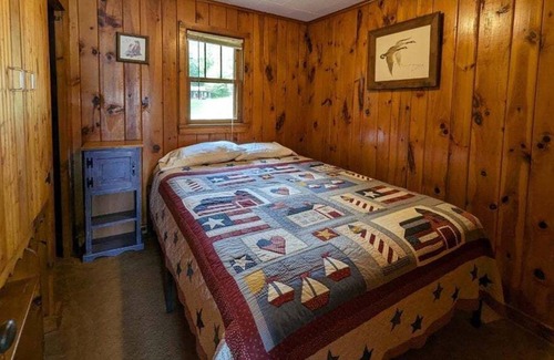 Phillips Cottage | Vintage Lakeside Cottage on Long Lake ~ Birchwood