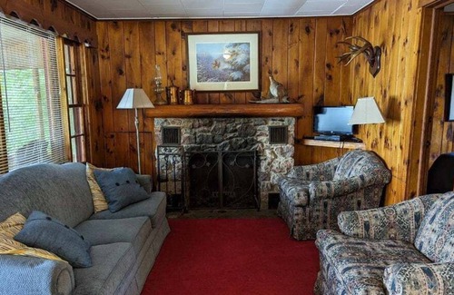 Phillips Cottage | Vintage Lakeside Cottage on Long Lake ~ Birchwood