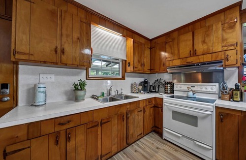 Chapin House | Vintage Libby on the Lake | 3 BR | Pet Friendly!