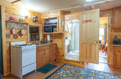 Lake George Apartment | Vintage Market-Charming 2-bedroom with AC, WiFi in fantastic Lake George