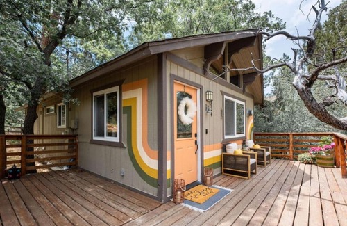 Sugarloaf House | Vintage Mountain Retreat