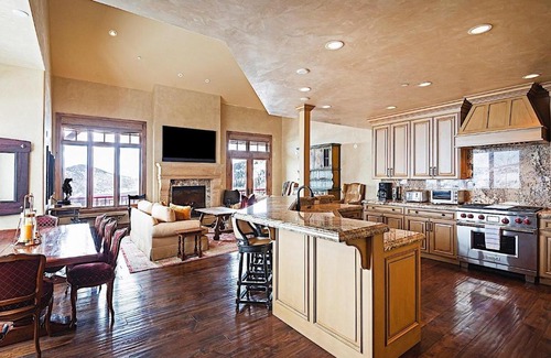Park City Apartment | Vintage Mountain Townhome 21 by Casago