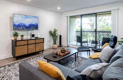 Clearbrook Apartment | Vintage Oasis Getaway: Abbotsford Retreat