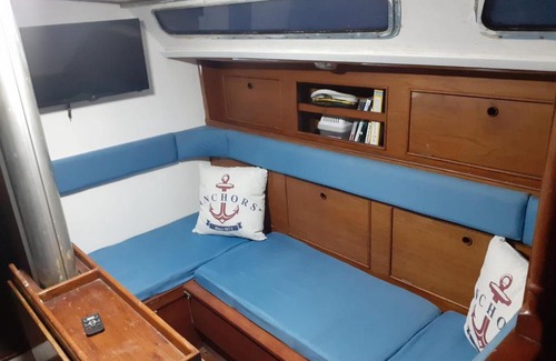 Lisbon Old Town Boat Rental | Vintage Sailboat in the center of Lisbon