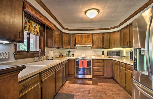 Skylark Beach House | Vintage Schroon Lake Farmhouse w/Private Beach!