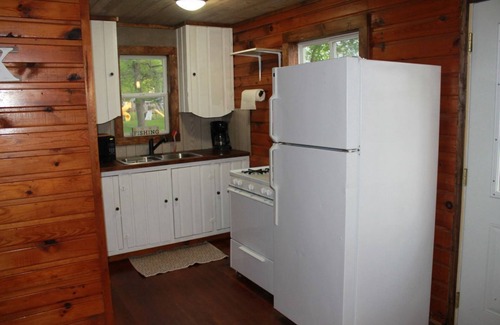Siren Cabin | Vintage-style lakeshore cabin - right on Clam Lake with dock, flat lake walkout