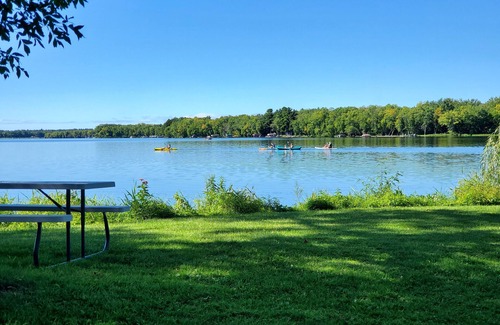 Siren Cabin | Vintage-style lakeshore cabin - right on Clam Lake with dock, flat lake walkout