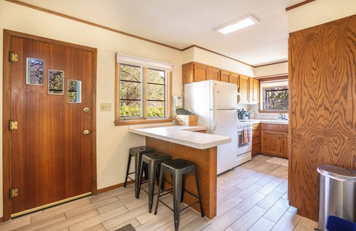 Glenwood Springs House | Vintage Style Home, Huge Yard w/Fire pit, Walking Distance to Downtown, Pets OK