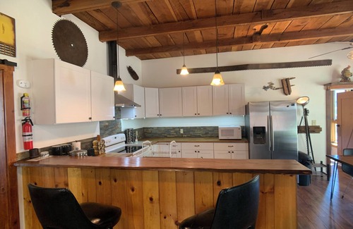 Crescent Mills House | Vintage Timber Barn with High Sierra Views