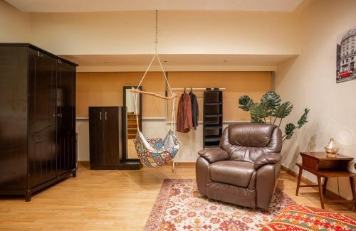 Zamalek Apartment | Vintage Vibrant Space !