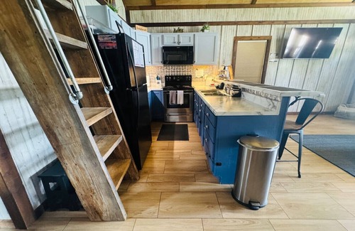 Groveoak Apartment | ViP Retreat at Lake Guntersville - Lucky Lodge & Coco Château