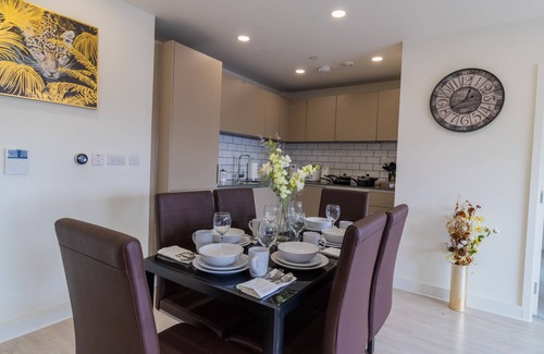 Bedford Apartment | Virexxa Bedford Centre - Executive Suite - 2Bed Flat with Free Parking & Gym