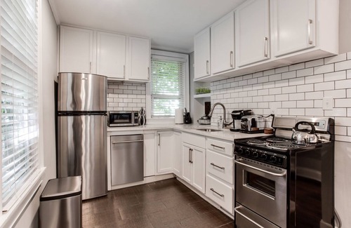 Atkins Park Apartment | Virginia Highlands Carriage House Apartment Steps From Bars And Restaurants