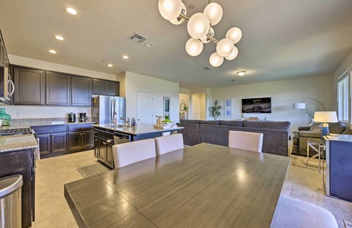 Visalia Cottage | Visalia Home w/Yard: 4 Mi to Downtown!