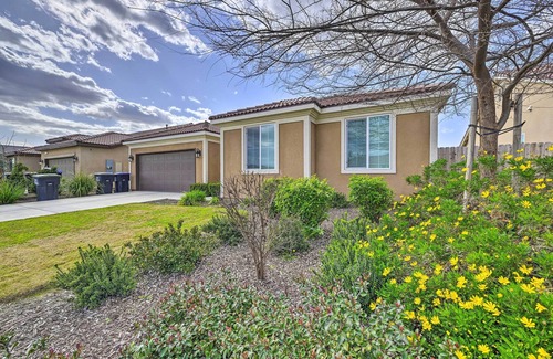 Visalia Cottage | Visalia Home w/Yard: 4 Mi to Downtown!