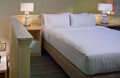 Chesterfield House | Visit Chesterfield! 3 Spacious Suites with Full Kitchen! Pool & Sports Court!