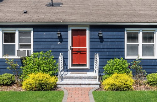 Bristol House | Visit Historical Hope St. Nearby Providence & Newport