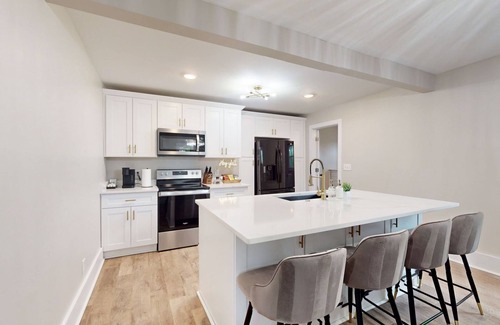 Lebanon House | Visit Nashville! Renovated Home Steps to Downtown Lebanon w/Game Room & Hot Tub