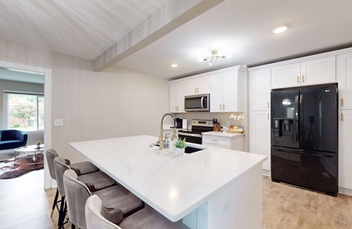 Lebanon House | Visit Nashville! Renovated Home Steps to Downtown Lebanon w/Game Room & Hot Tub