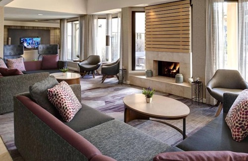 Brookfield Hotel | Visit Pabst Mansion, Milwaukee’s Pioneer Brewing Family! Pets Allowed, Pool!