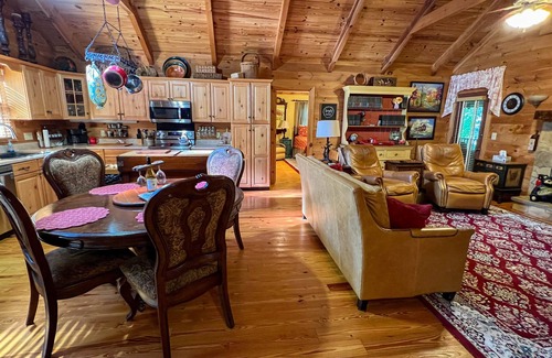 Pine Mountain Cabin | Visit Sparkleberry and see Callway's Pumpkins and Fantasy in Lights!