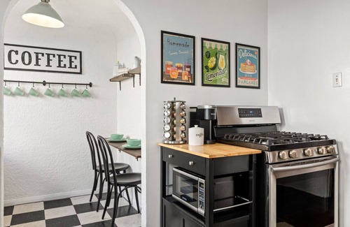 Willmore Apartment | Visit the Beach from a Historic Downtown Apartment