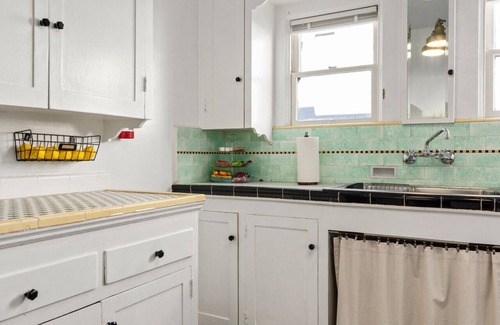 Willmore Apartment | Visit the Beach from a Historic Downtown Apartment