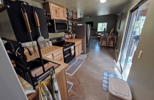 Shasta County House | Visit the Homestead! Cozy 2-bedroom house in charming Oak Run with WiFi, AC