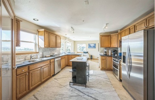 Castle Rock House | Vista 5BR/4BA Sleep9 Accessible CamperParkShopGolf