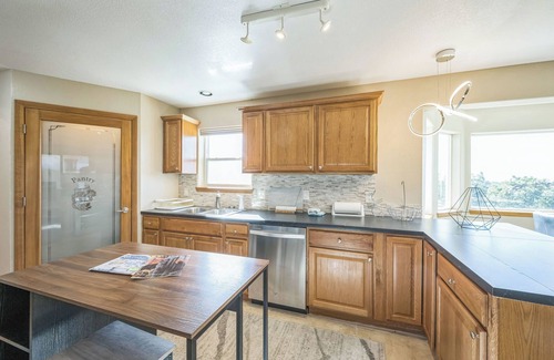Castle Rock House | Vista 5BR/4BA Sleep9 Accessible CamperParkShopGolf