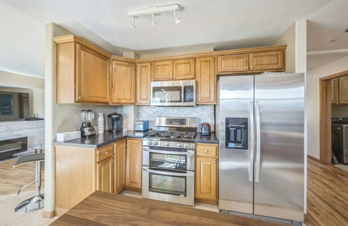 Castle Rock House | Vista 5BR/4BA Sleep9 Accessible CamperParkShopGolf